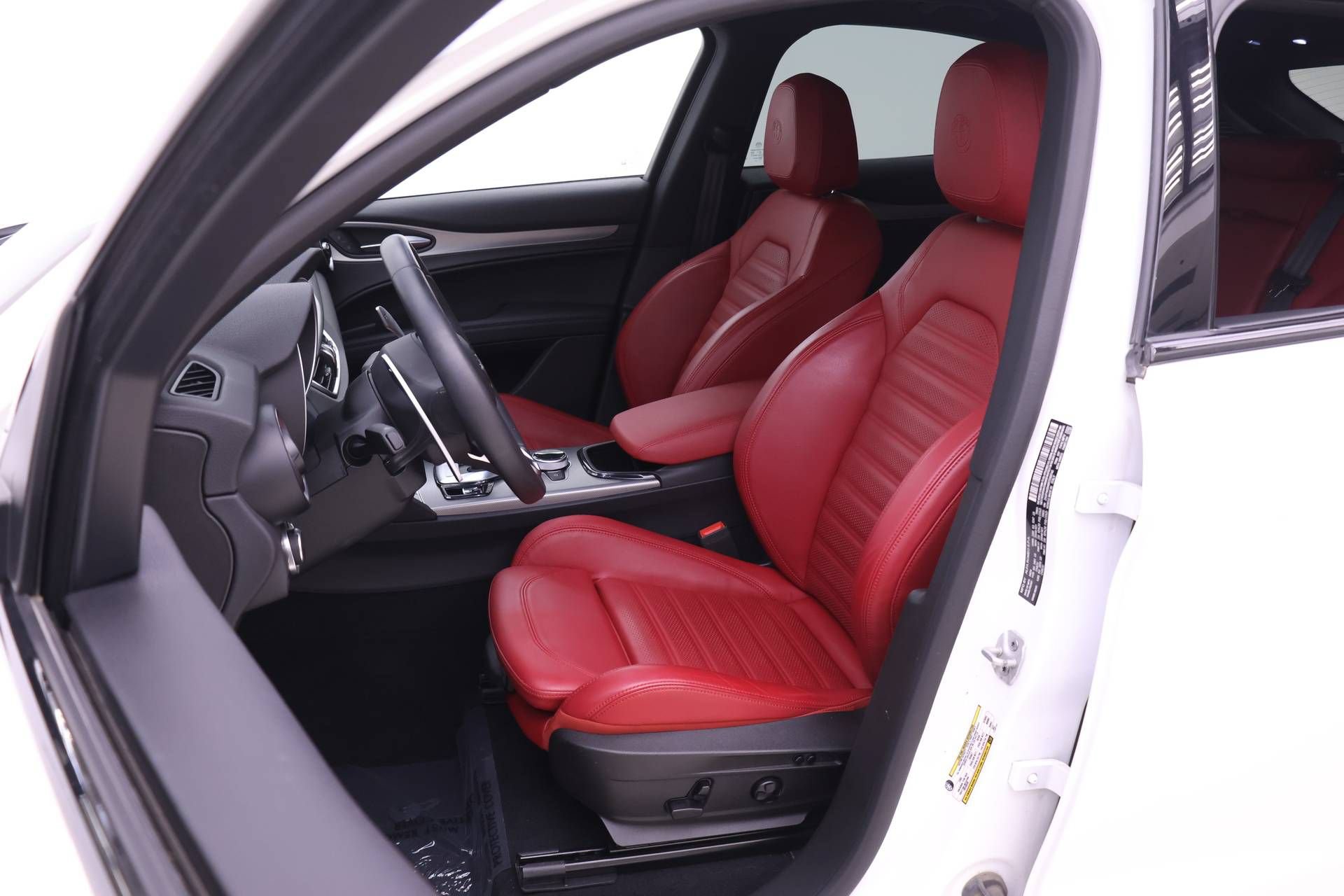 Certified 2024 Alfa Romeo Stelvio Veloce AWD/4WD image 7