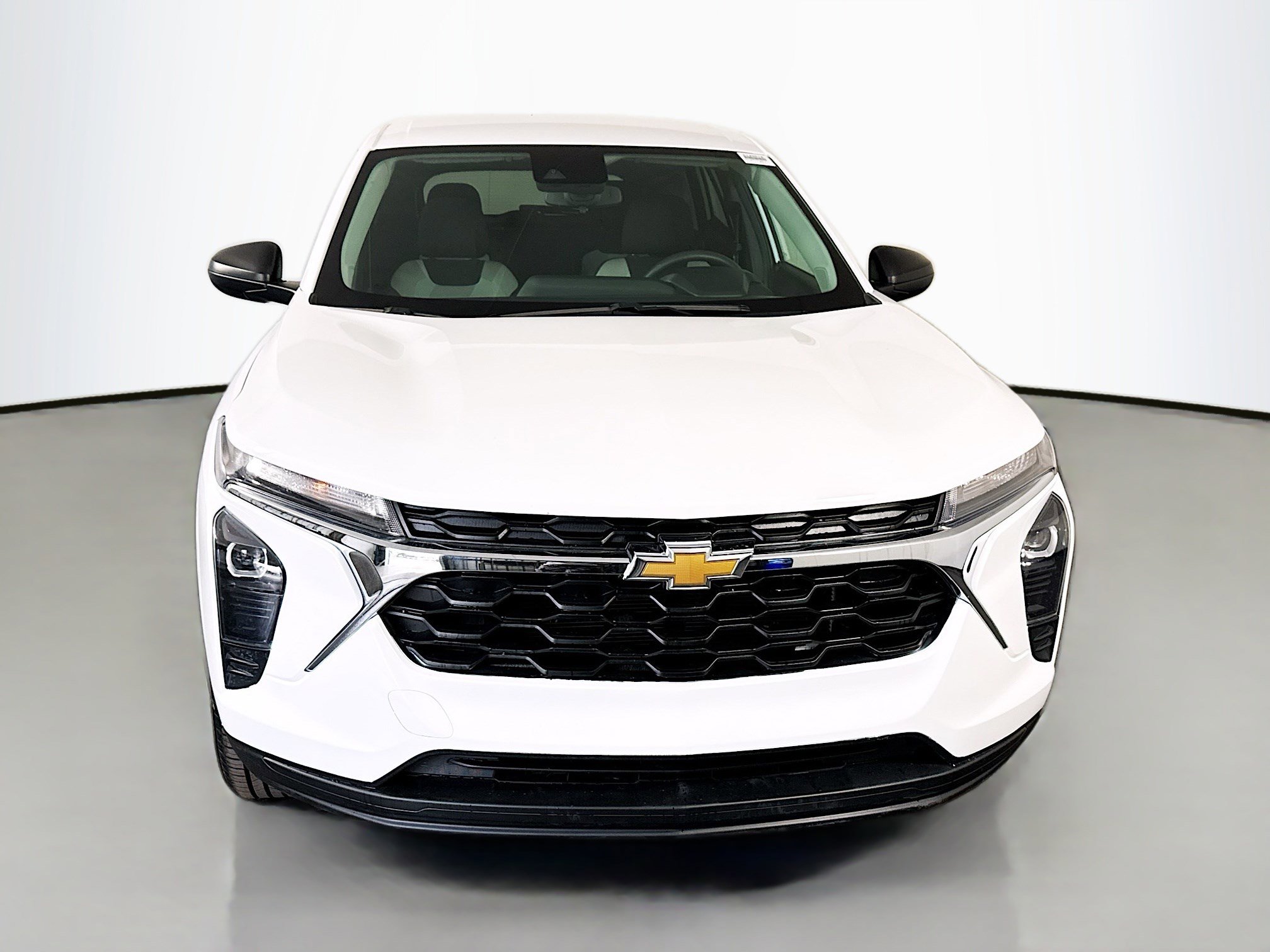 Used 2024 Chevrolet Trax LS image 2