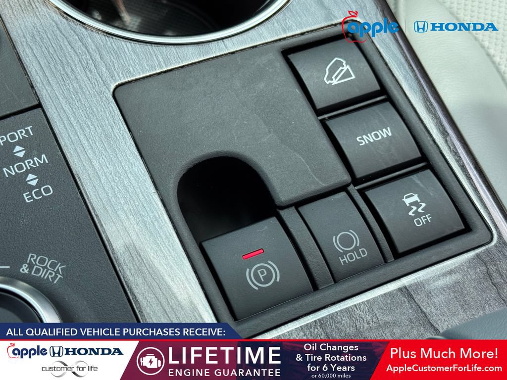 Used 2023 Toyota Highlander Limited AWD/4WD image 29