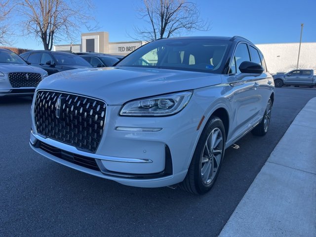 Used 2025 Lincoln Corsair Grand Touring w/ Equipment Group 301A image 3