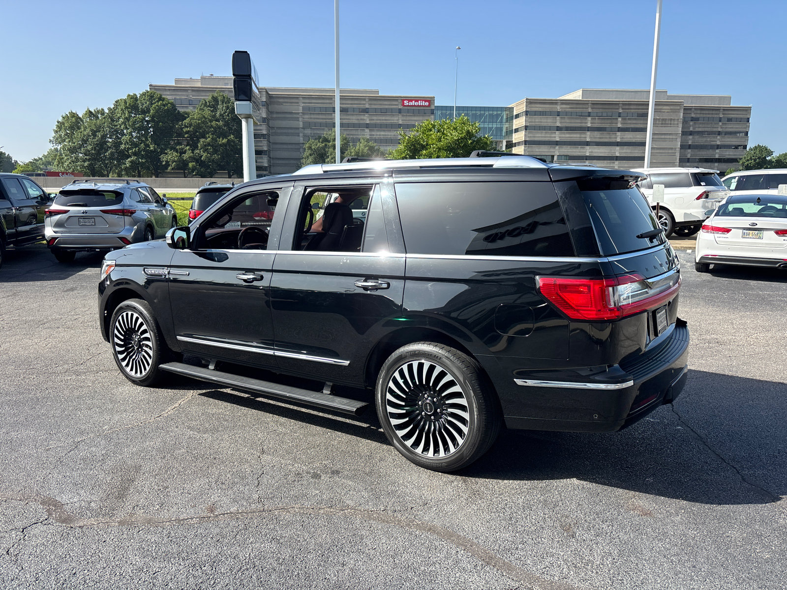 Used 2018 Lincoln Navigator Black Label w/ Cargo Package AWD/4WD image 5