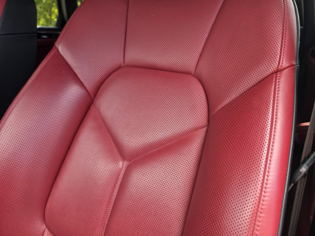 Certified 2024 Porsche Macan Turbo AWD/4WD image 17