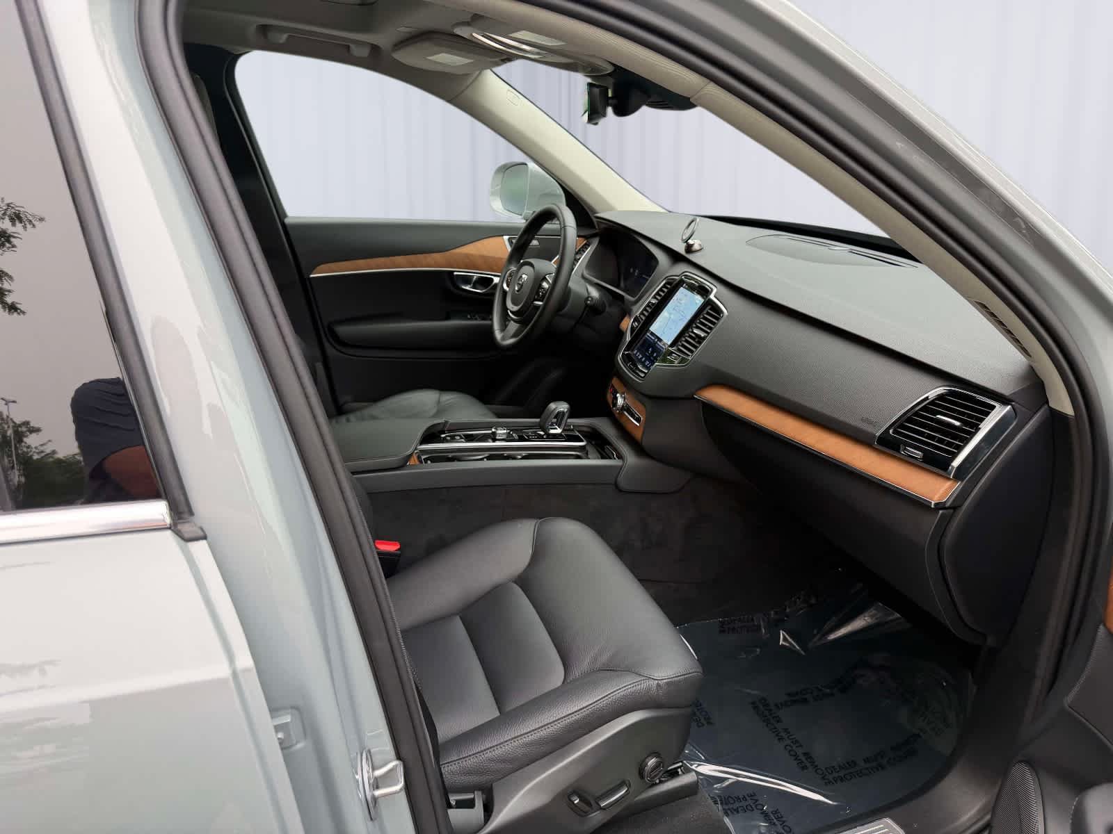 Used 2025 Volvo XC90 B6 Plus AWD/4WD image 11