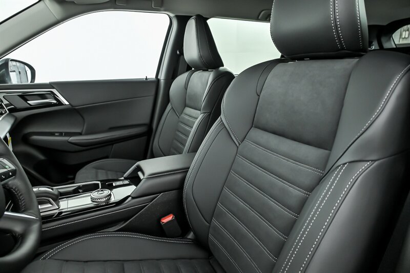 New 2026 Mitsubishi Outlander SE FWD image 14