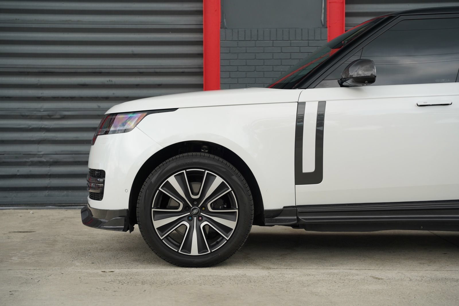 Used 2025 Land Rover Range Rover SE AWD/4WD image 5
