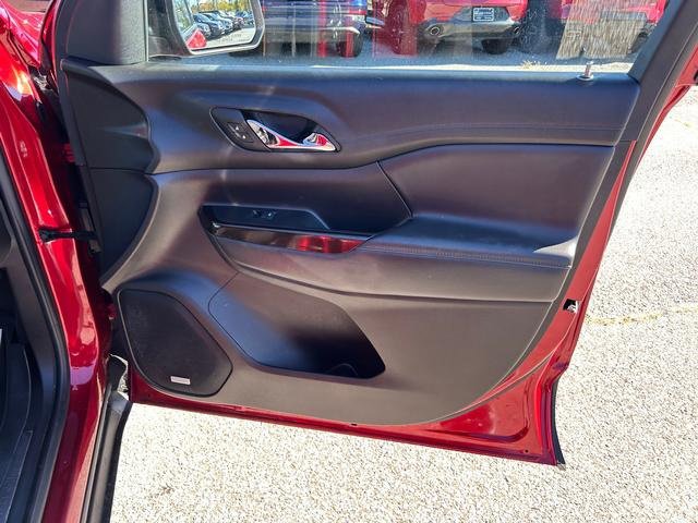 Used 2023 GMC Acadia AT4 image 30