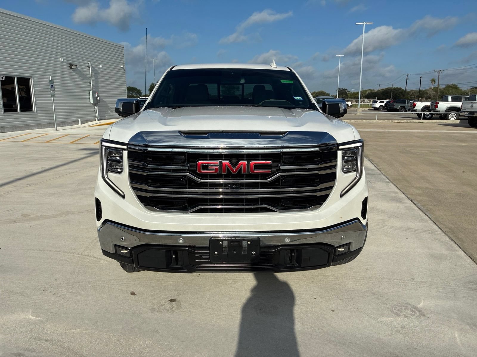 Used 2023 GMC Sierra 1500 SLT AWD/4WD image 8