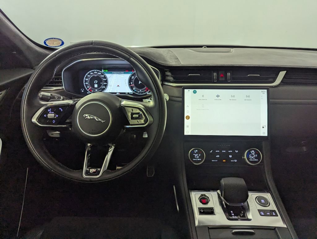 Used 2022 Jaguar F-PACE SVR image 6