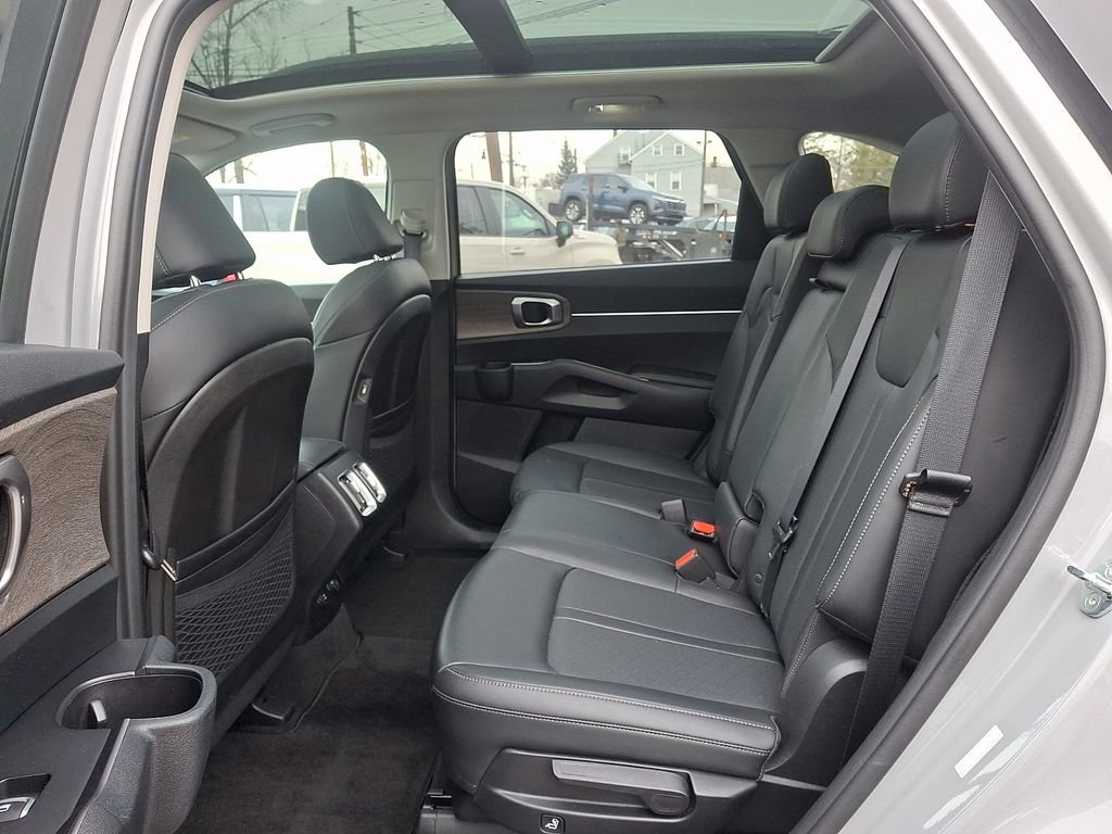 Used 2023 Kia Sorento S w/ Panoramic Sunroof Package image 10