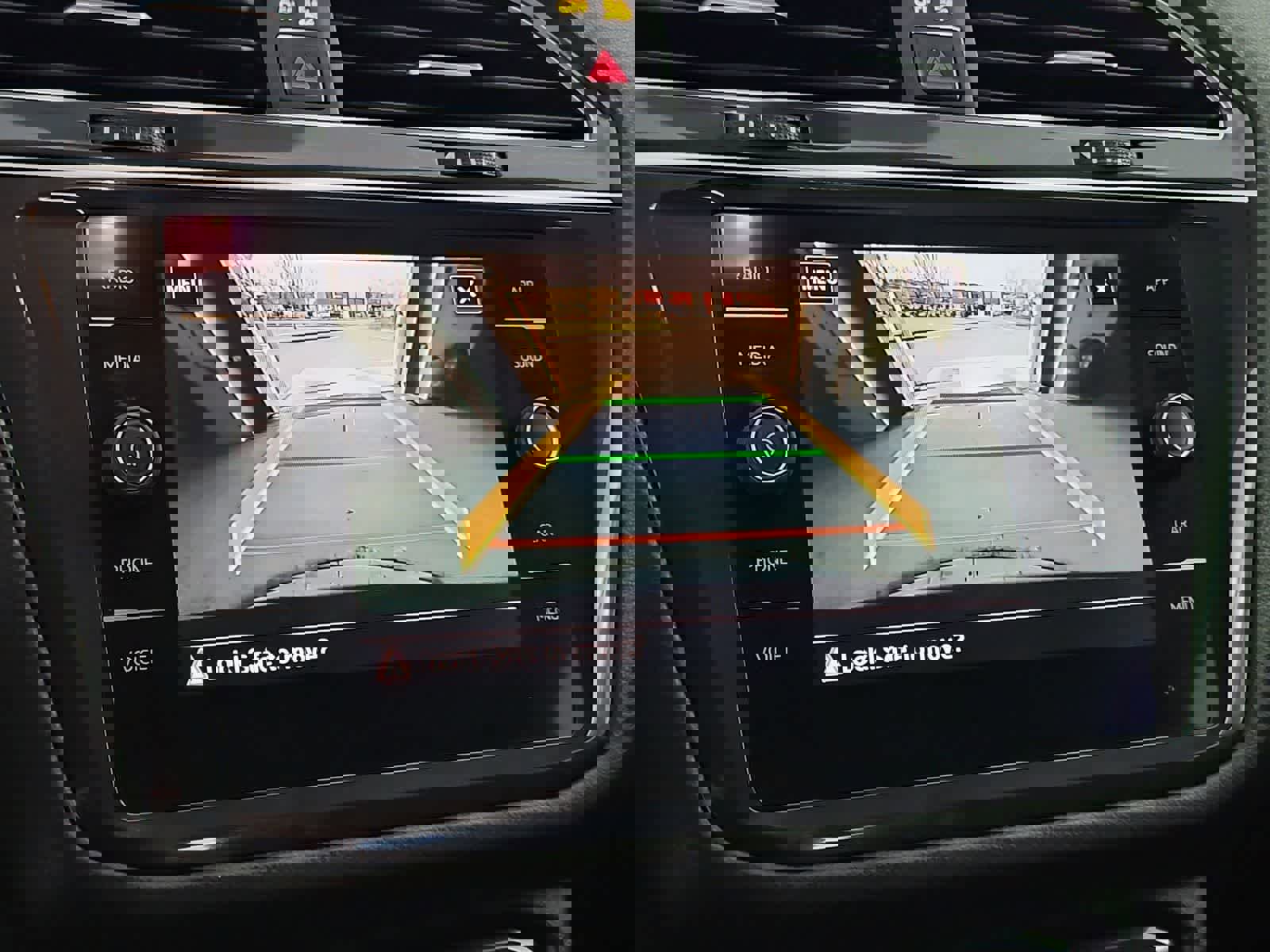 Used 2018 Volkswagen Tiguan SE image 28