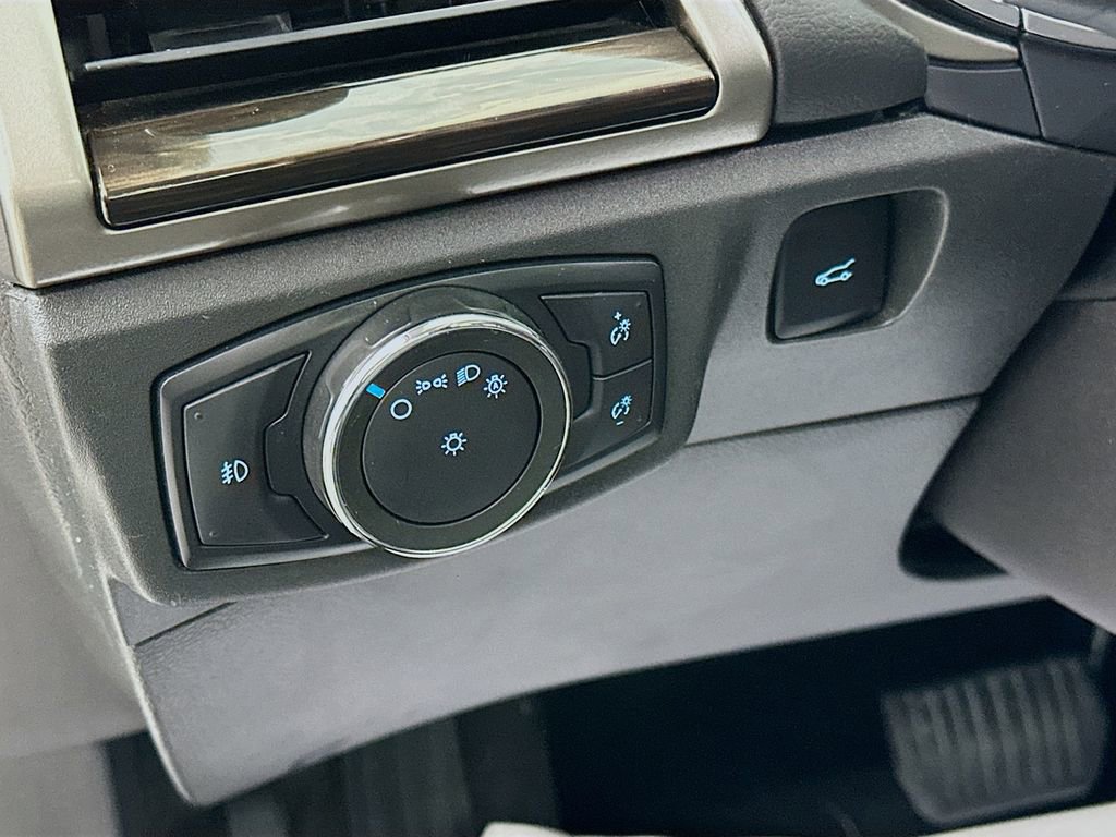 Used 2016 Ford Fusion SE w/ Equipment Group 202A image 13