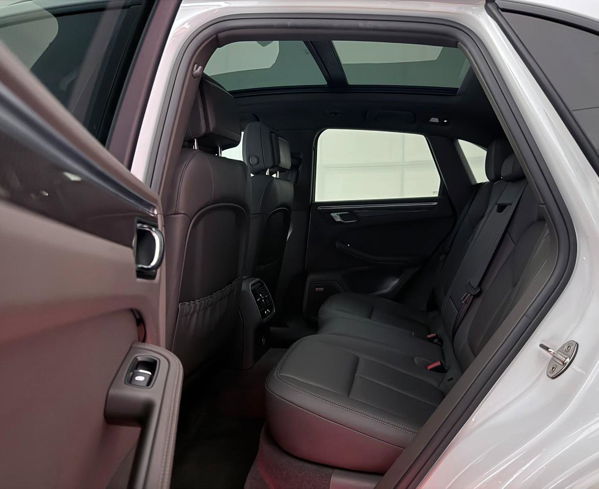 Used 2018 Porsche Macan GTS w/ Premium Package Plus image 24