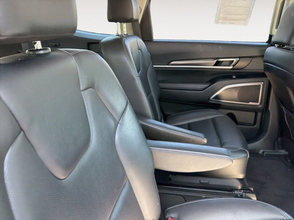 Used 2025 Kia Telluride S AWD/4WD image 14