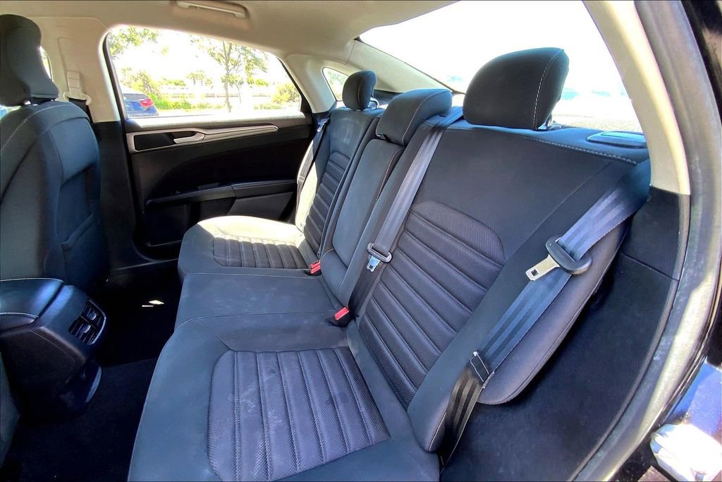 Used 2019 Ford Fusion SE image 24