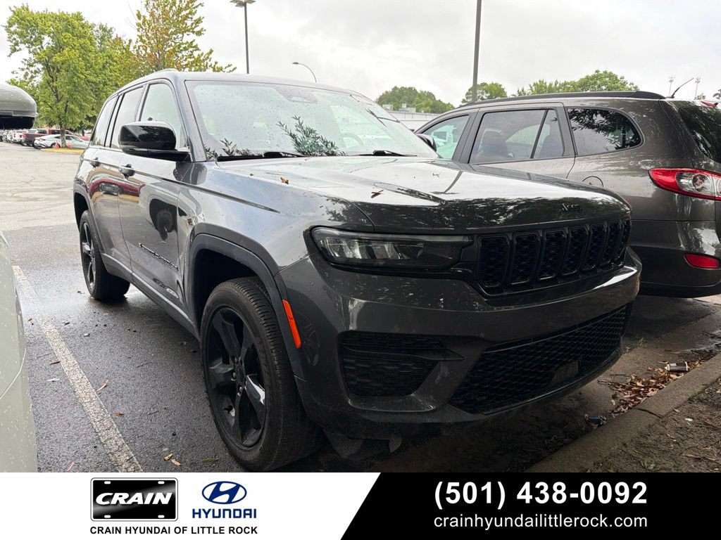 Used 2024 Jeep Grand Cherokee Altitude AWD/4WD image 1