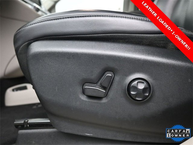 Used 2023 Chrysler Pacifica Touring-L image 11