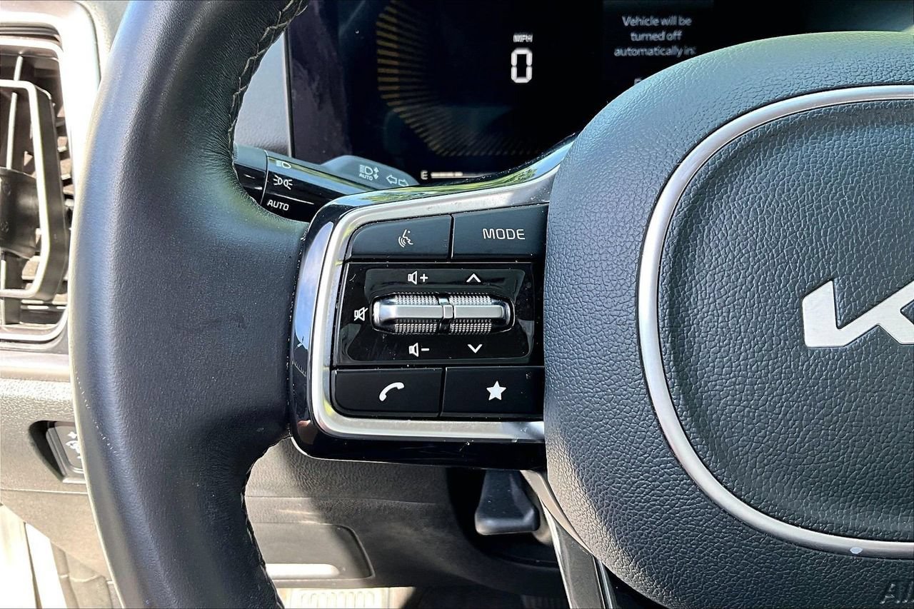Used 2025 Kia Sorento S w/ Panoramic Sunroof Package FWD image 30