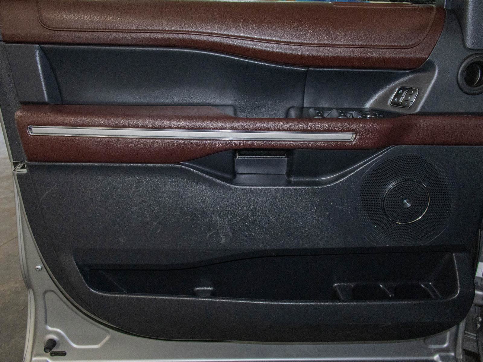 Used 2024 Ford Expedition Limited image 11