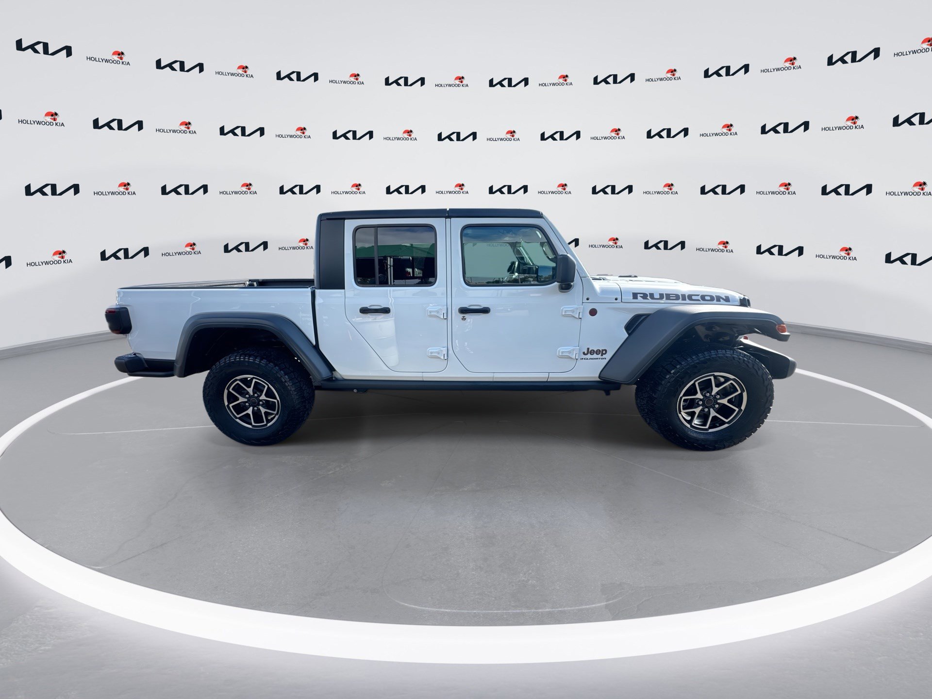 Used 2025 Jeep Gladiator Rubicon w/ Safety Group image 9