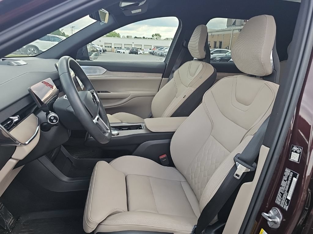 Used 2025 Volvo EX90 Ultra AWD/4WD image 3