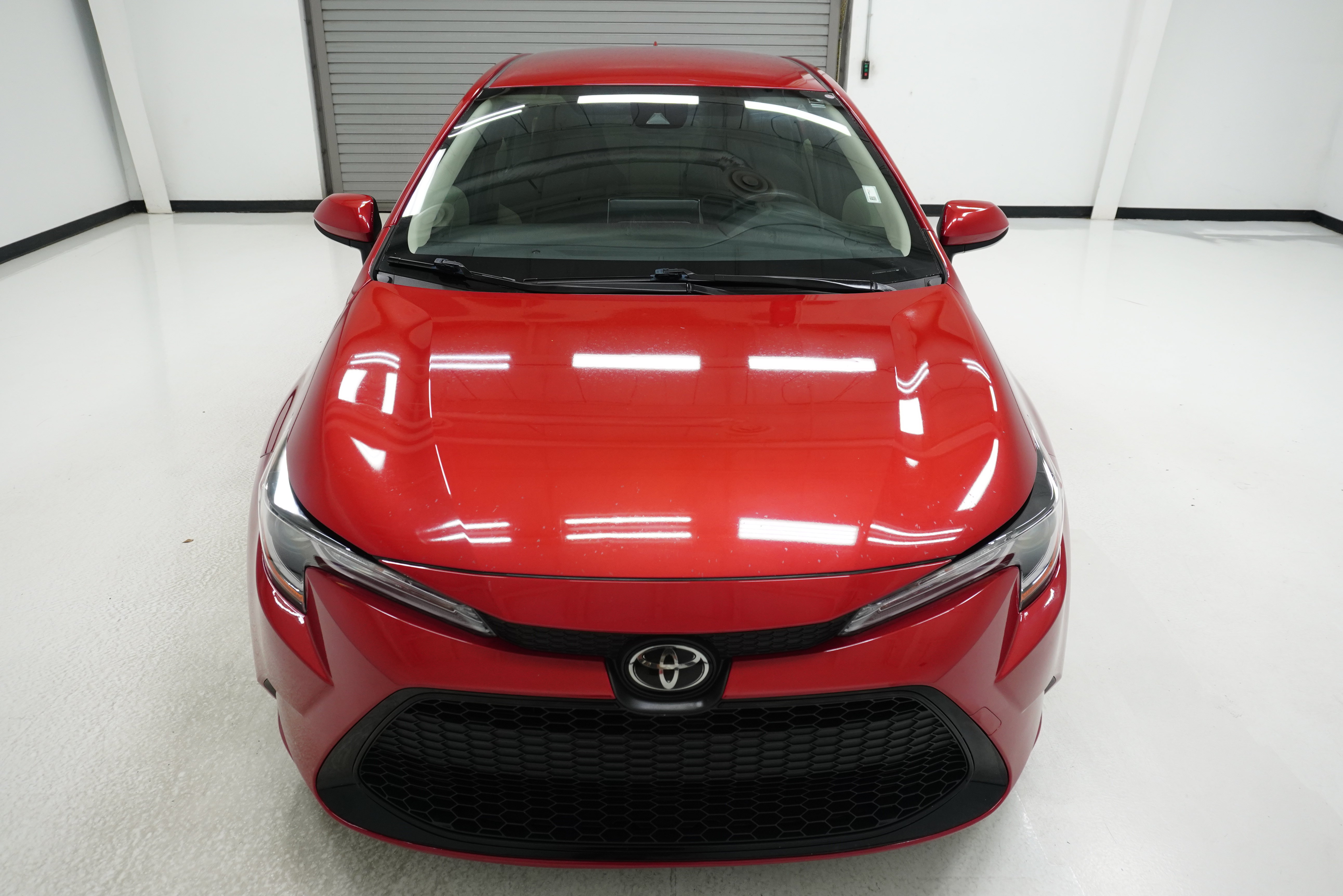 Used 2020 Toyota Corolla LE FWD image 2