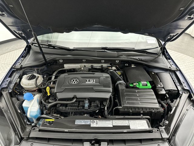 Used 2017 Volkswagen Golf R 4-Door AWD/4WD image 24