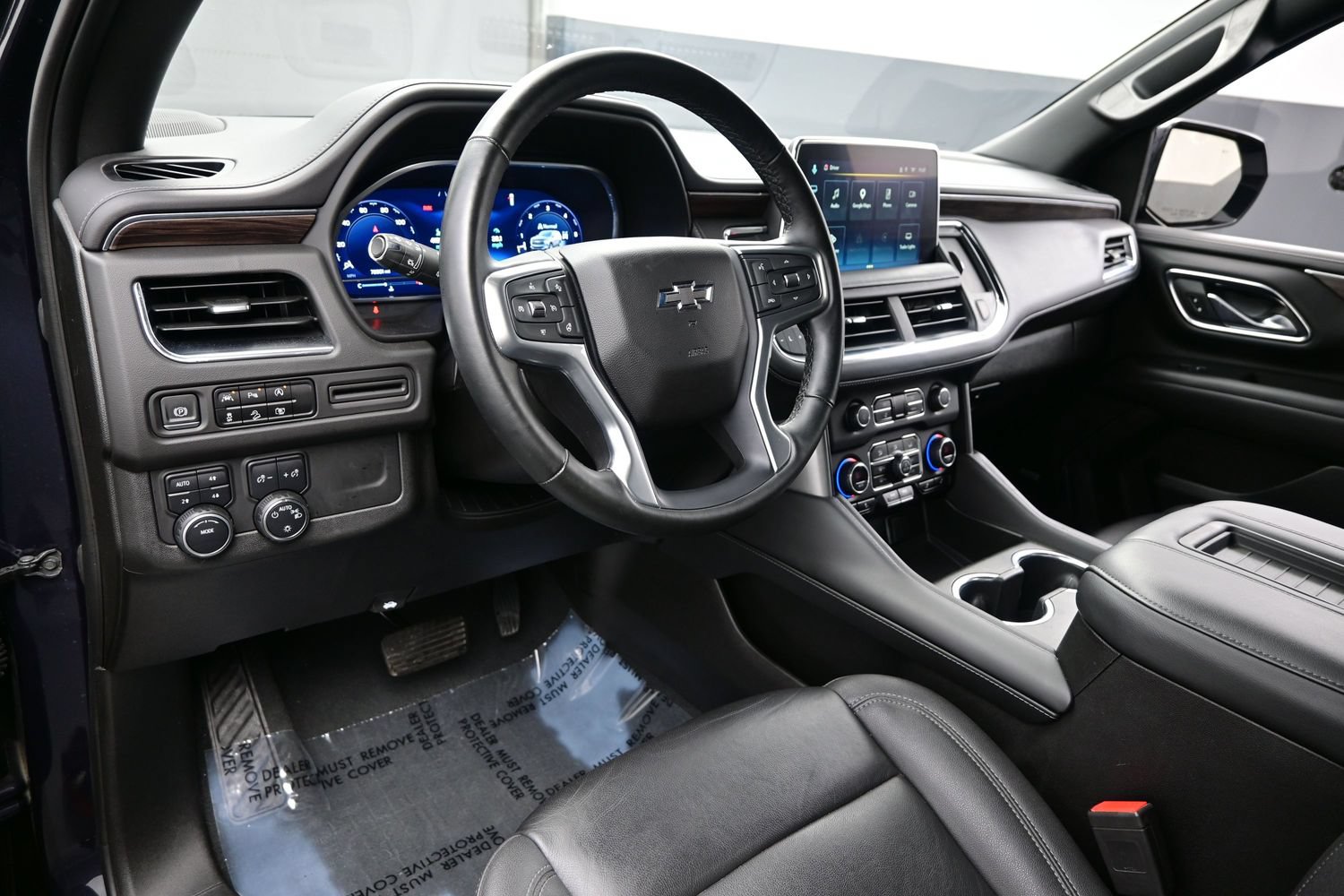 Used 2023 Chevrolet Tahoe Z71 w/ Luxury Package AWD/4WD image 13