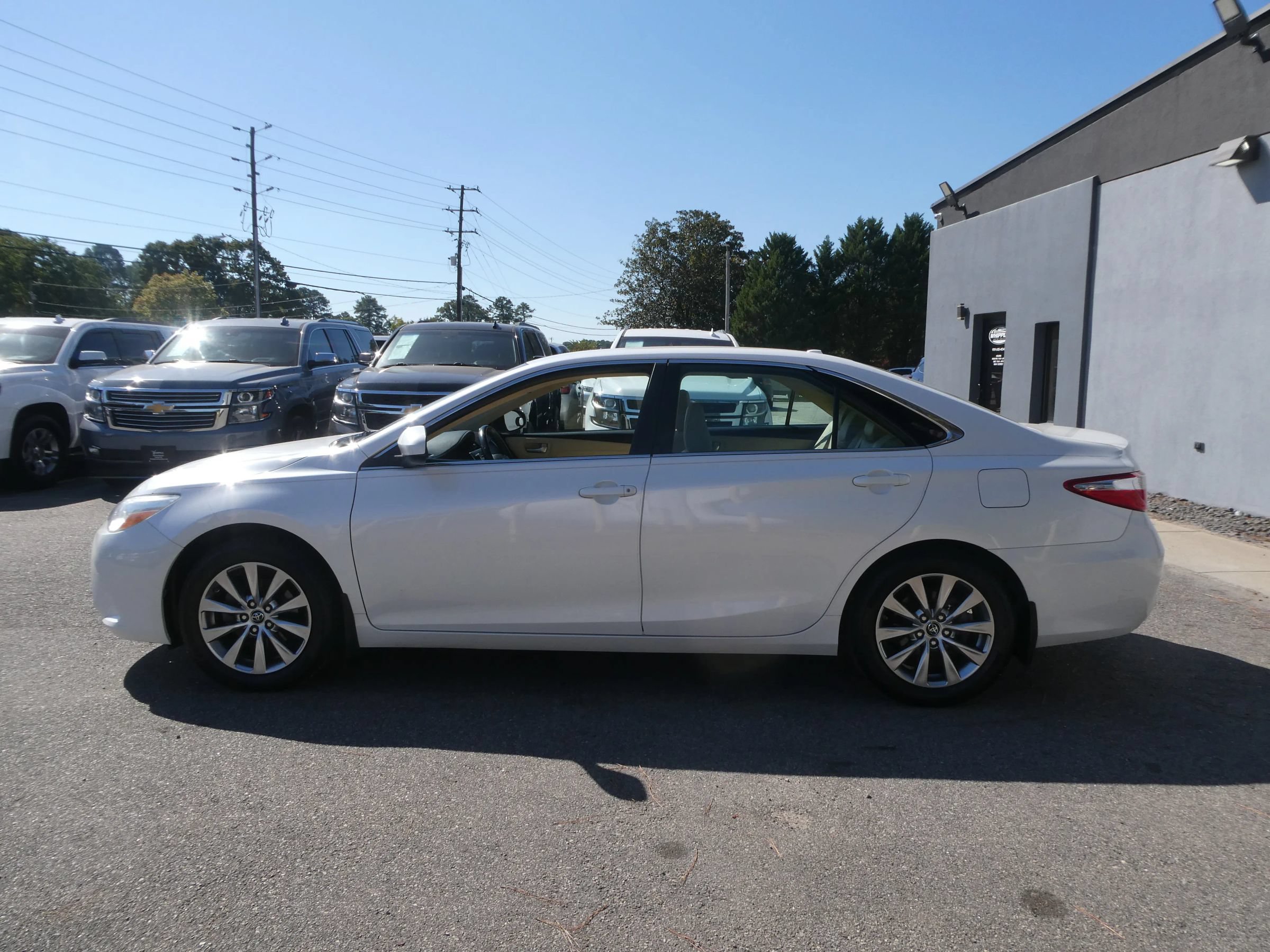 Used 2016 Toyota Camry XLE FWD image 9