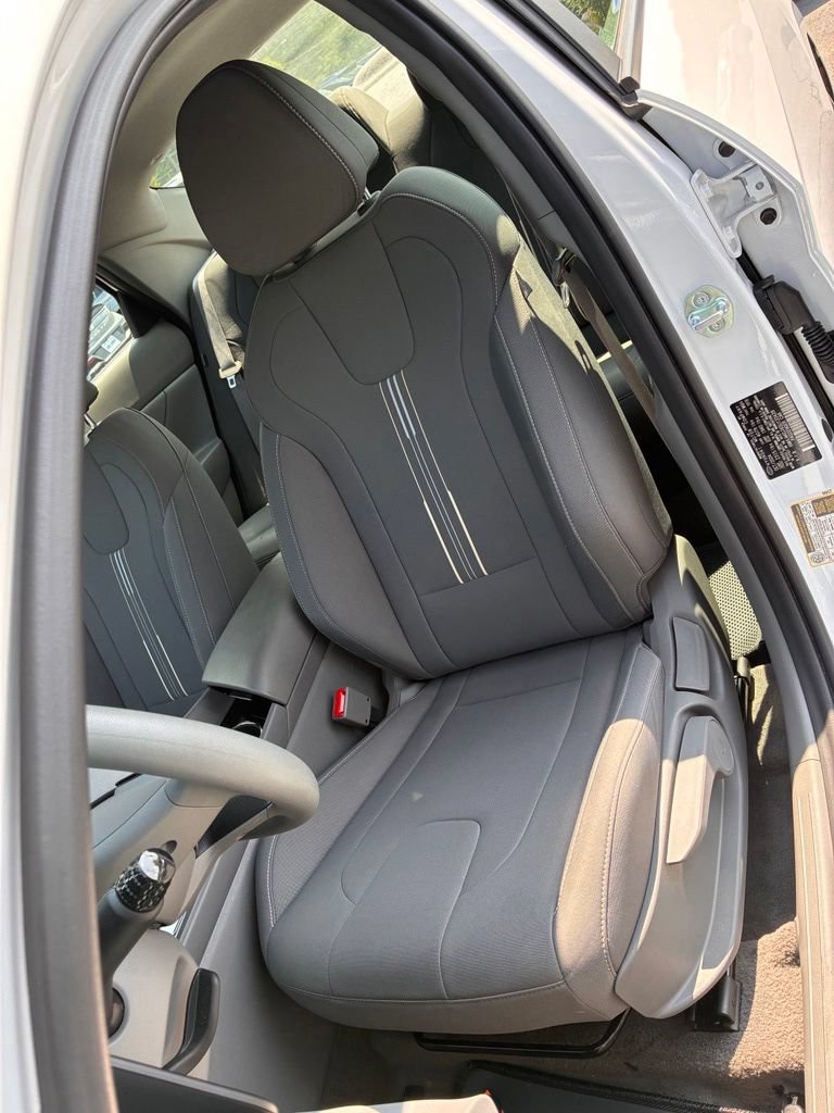 Used 2025 Hyundai Elantra Hybrid FWD image 16