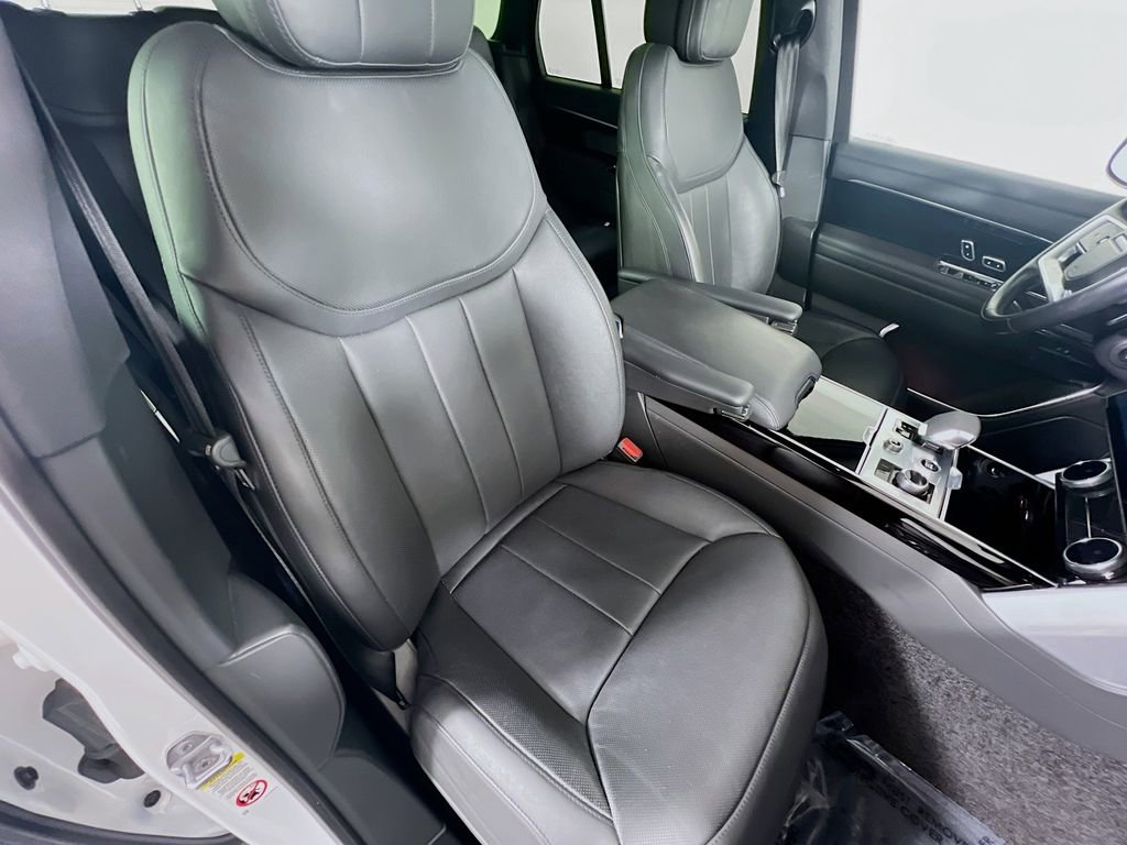 Used 2023 Land Rover Range Rover SE image 30