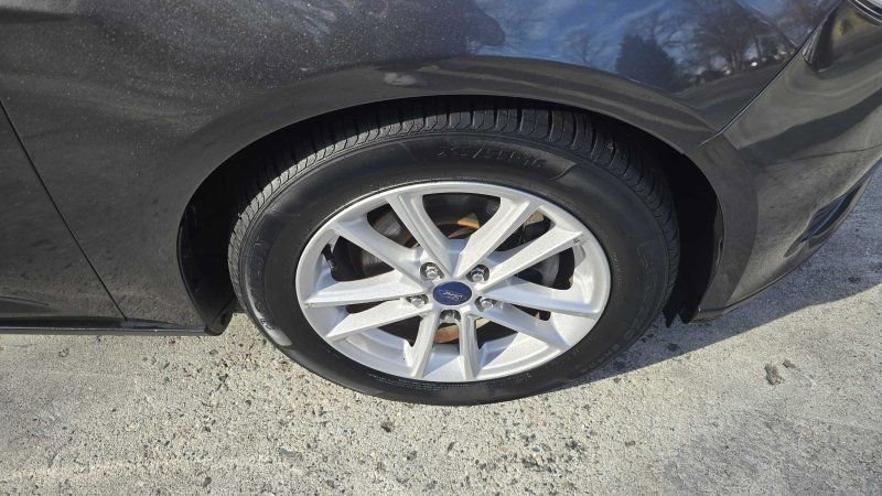 Used 2017 Ford Focus SE w/ Interior Protection Package image 12