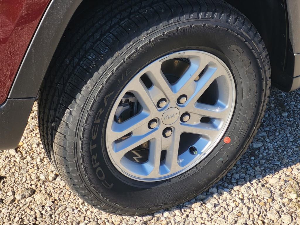 New 2025 Jeep Grand Cherokee Laredo RWD image 6