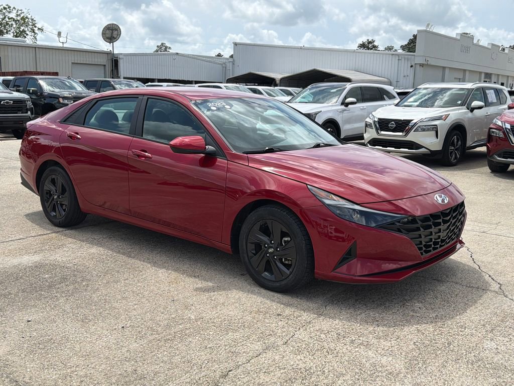 Used 2023 Hyundai Elantra SEL w/ Cargo Package image 9