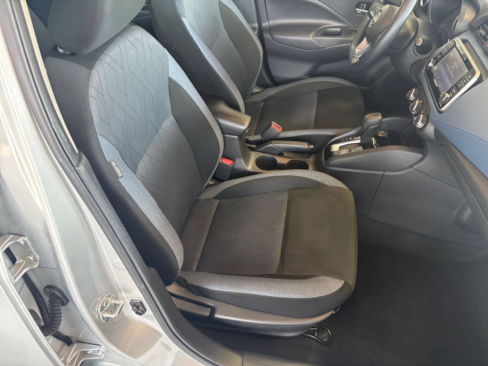Used 2025 Nissan Versa SV FWD image 34