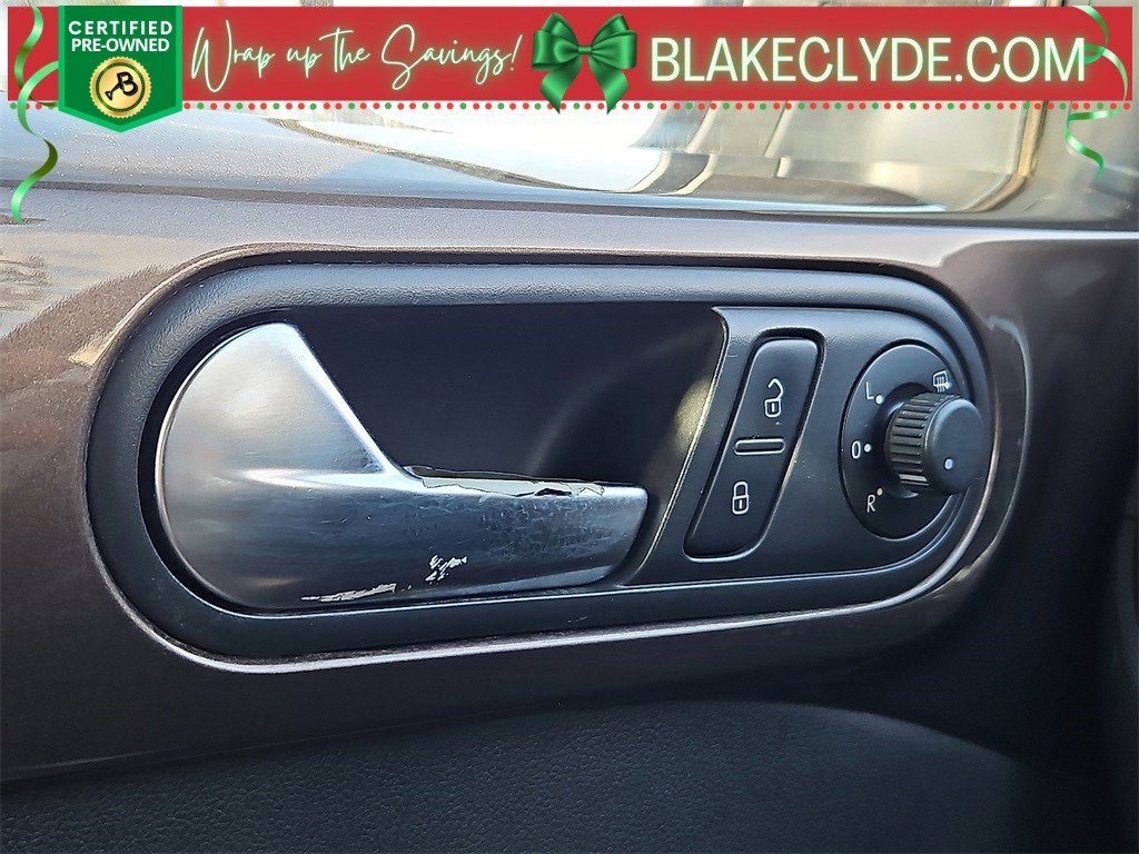 Used 2013 Volkswagen Beetle TDI image 19