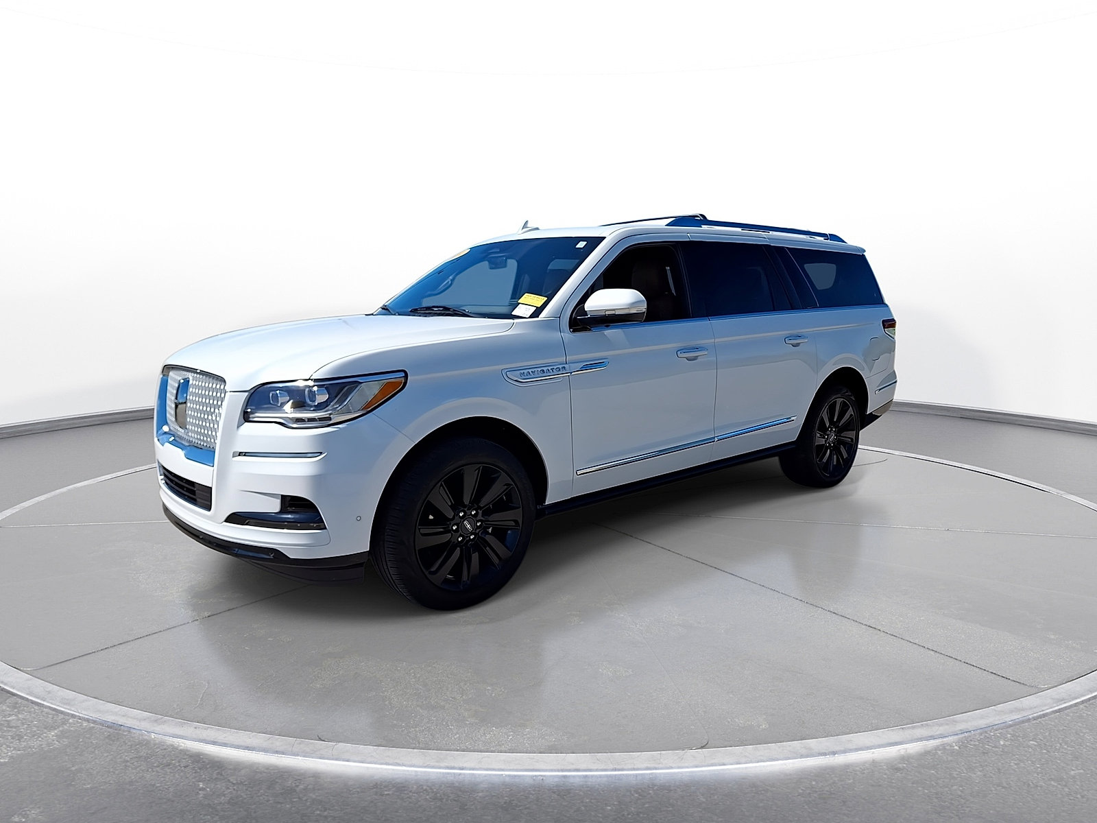 Used 2024 Lincoln Navigator L Reserve AWD/4WD image 4