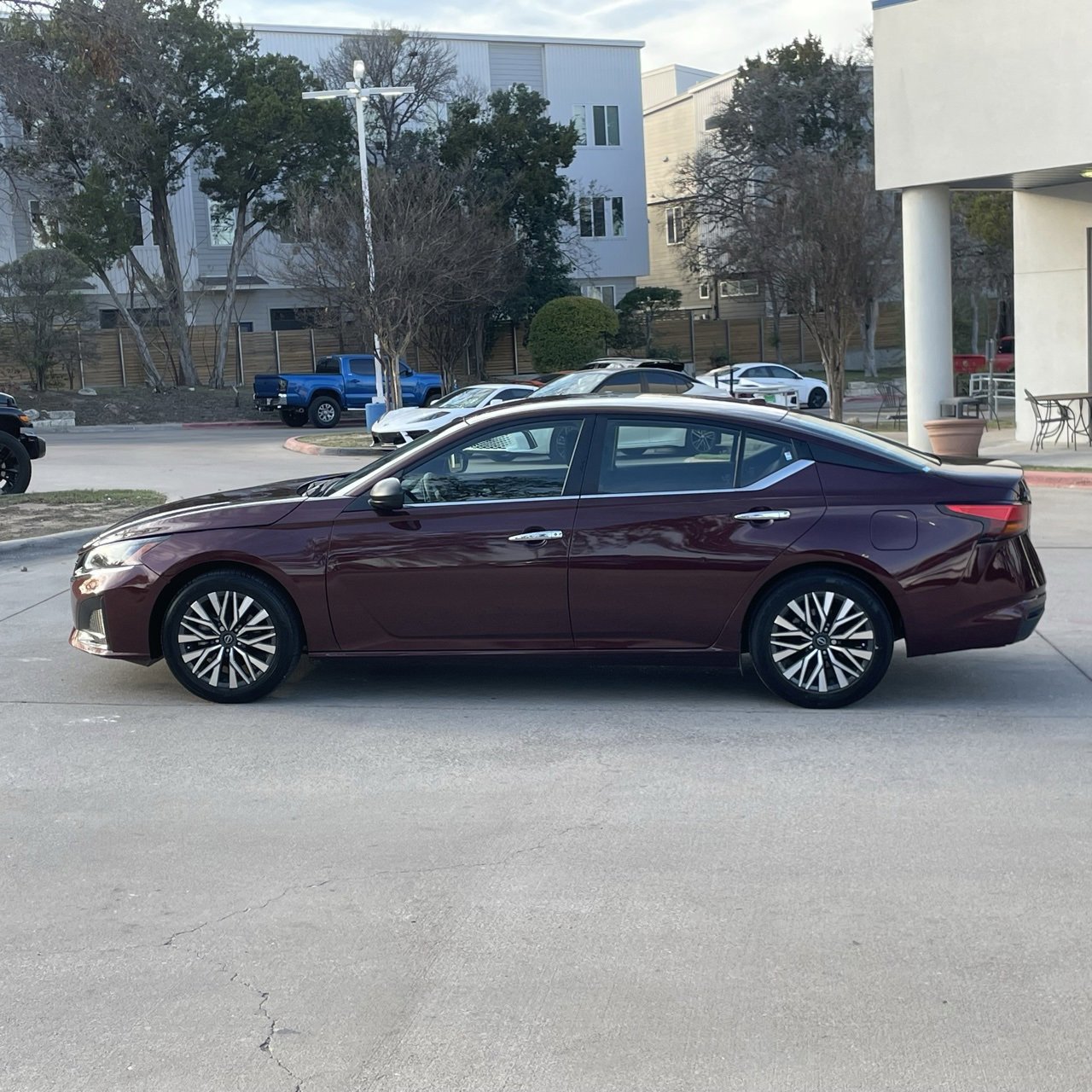 Used 2024 Nissan Altima 2.5 SV image 3