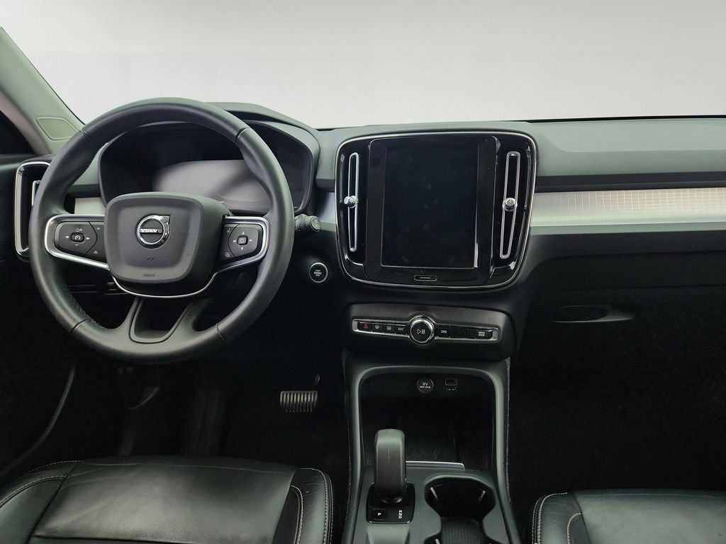 Used 2022 Volvo XC40 T5 Momentum AWD/4WD image 25