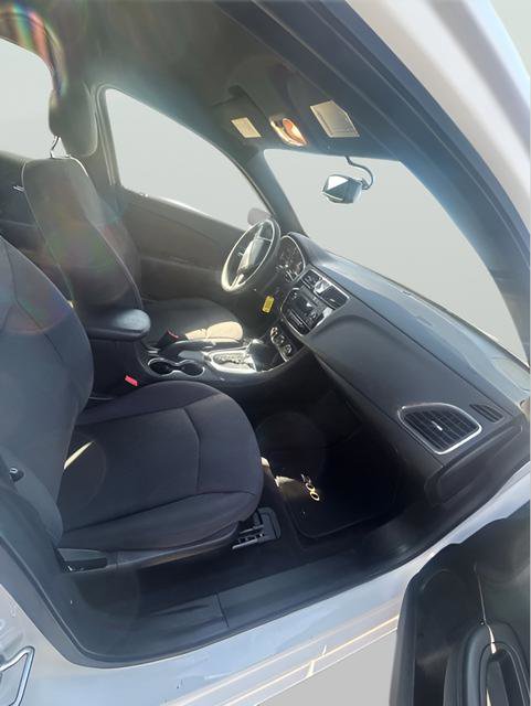 Used 2013 Chrysler 200 LX FWD image 9