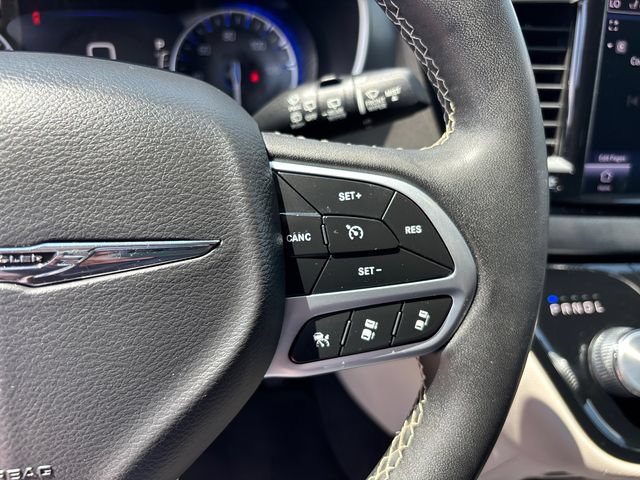Used 2023 Chrysler Pacifica Touring-L FWD image 20
