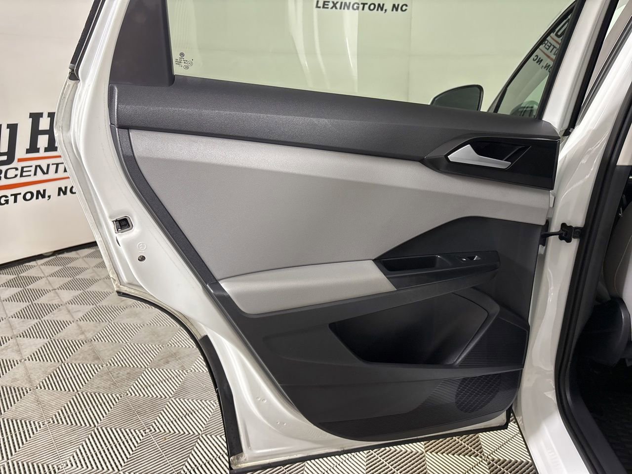 Used 2023 Volkswagen Taos SE w/ Panoramic Sunroof Package image 20