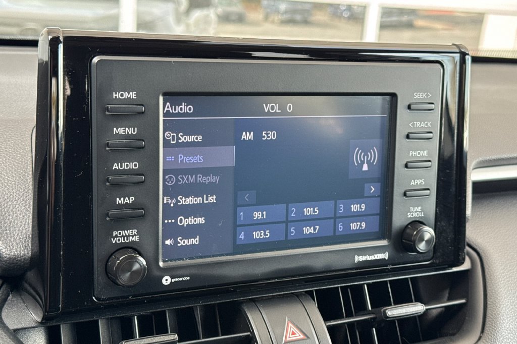 Used 2021 Toyota RAV4 LE AWD/4WD image 21