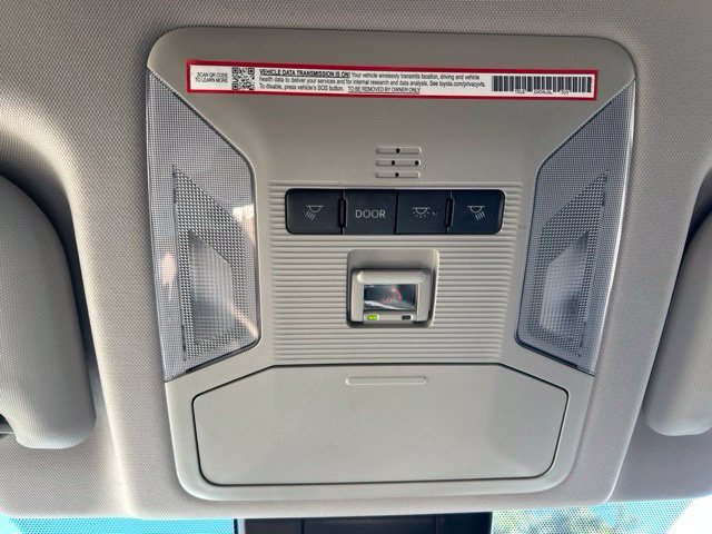 Used 2025 Toyota RAV4 LE AWD/4WD image 33