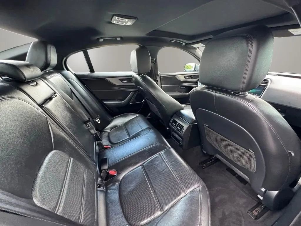 Used 2020 Jaguar XE S AWD/4WD image 20