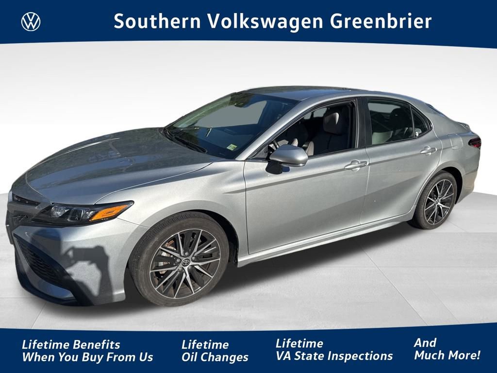 Used 2024 Toyota Camry SE image 1