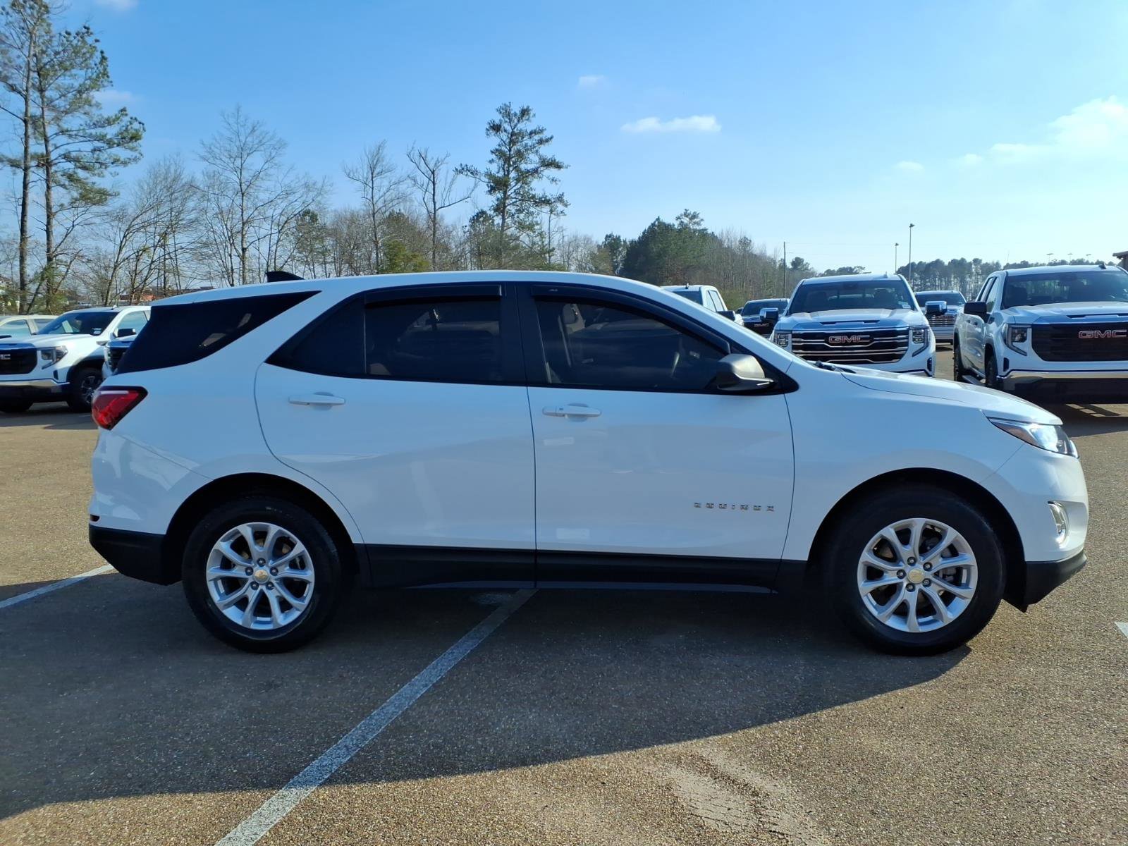 Used 2021 Chevrolet Equinox LS image 3