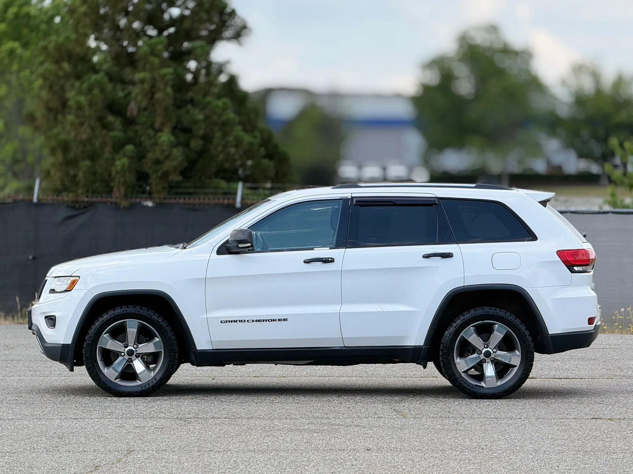 Used 2015 Jeep Grand Cherokee Limited w/ Luxury Group II AWD/4WD image 7