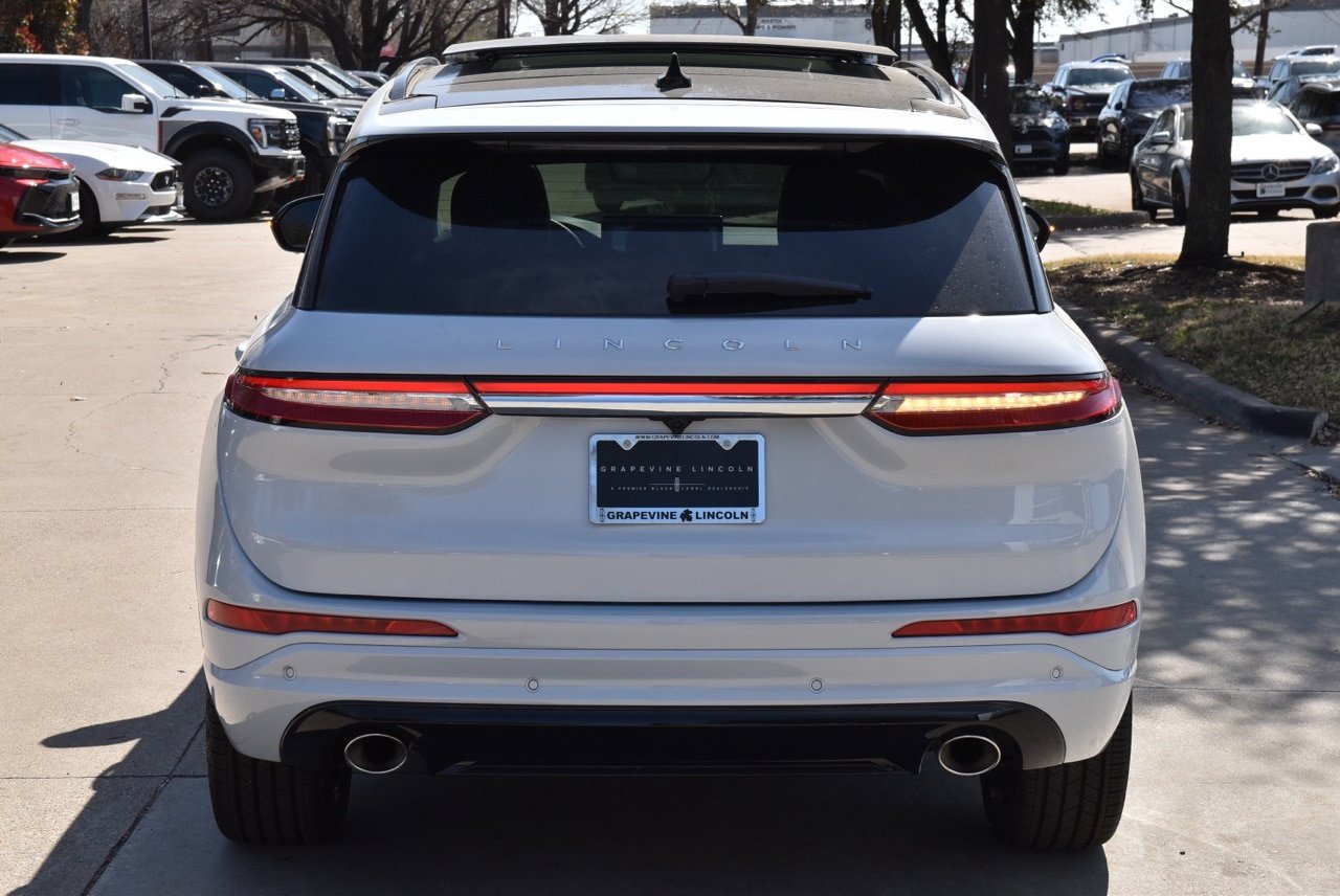 New 2026 Lincoln Corsair Reserve w/ Jet Appearance Package FWD image 8