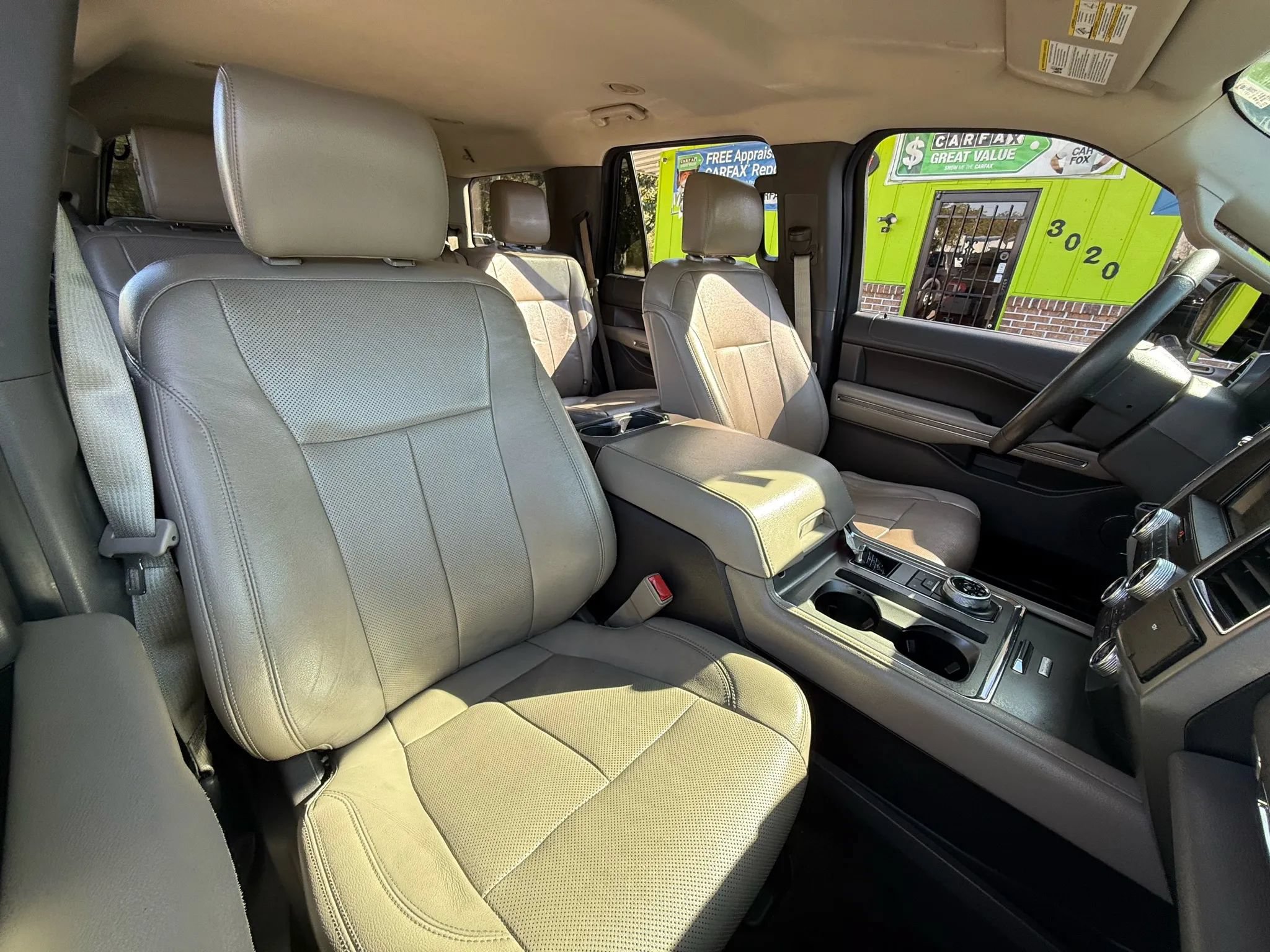 Used 2018 Ford Expedition XLT w/ Equipment Group 202A RWD image 10