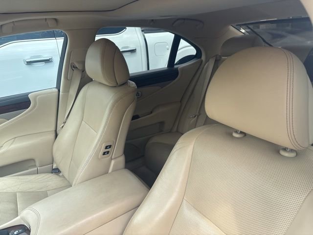 Used 2015 Lexus LS 460 w/ Comfort Package image 2